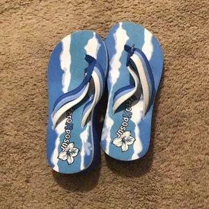 brand new kid flip flops never worn